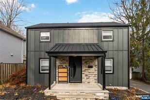 31 Sherman Ave in Hawthorne, NJ - Building Photo