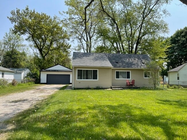 18964 Deering St in Livonia, MI - Foto de edificio - Building Photo