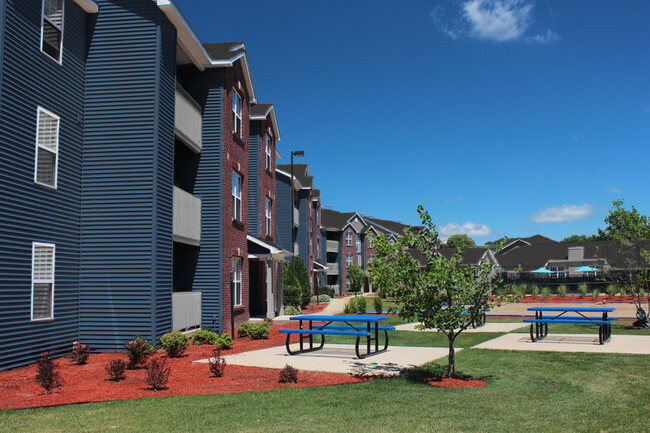 The Whitney Apartments in Urbana, IL - Building Photo - Building Photo