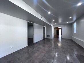 1037 Peralta St in Oakland, CA - Foto de edificio - Building Photo