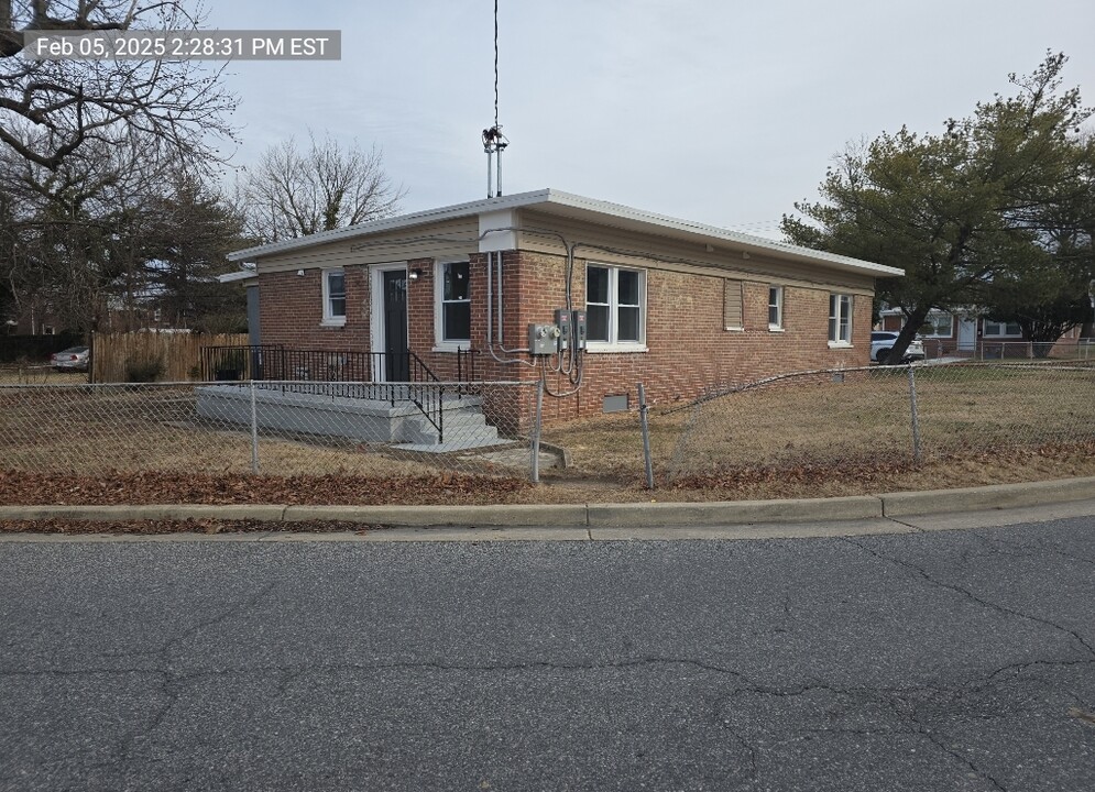 423 Main St in Dundalk, MD - Building Photo