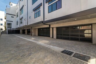 1316 N Vista St in Los Angeles, CA - Building Photo - Building Photo