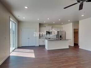 1544 N Garnet Creek Ave in Star, ID - Foto de edificio - Building Photo