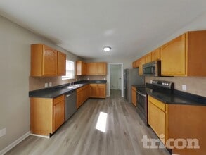 6953 W Briar Park View in New Palestine, IN - Foto de edificio - Building Photo