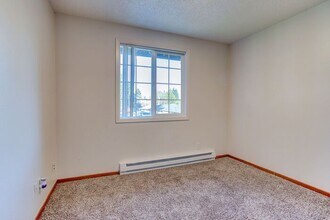 740 SE Cedar St in Hillsboro, OR - Building Photo - Building Photo