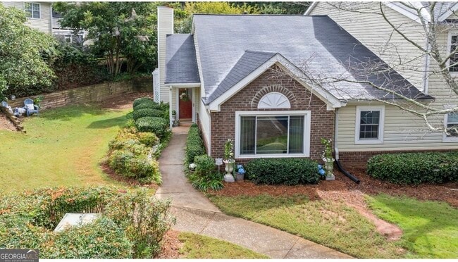 81 Hampshire Ct in Avondale Estates, GA - Foto de edificio - Building Photo