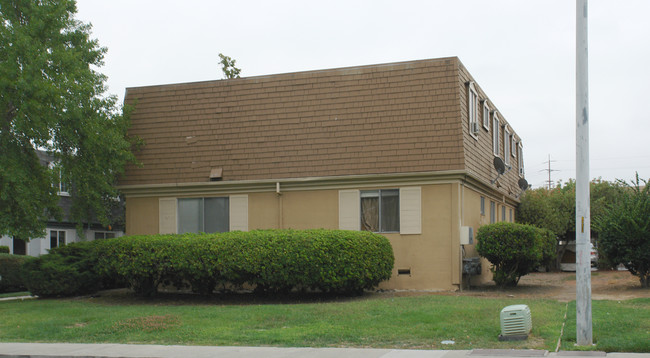 1720 Ross Cor in San Jose, CA - Foto de edificio - Building Photo