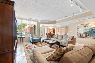 100 SE 5th Ave in Boca Raton, FL - Building Photo - Building Photo