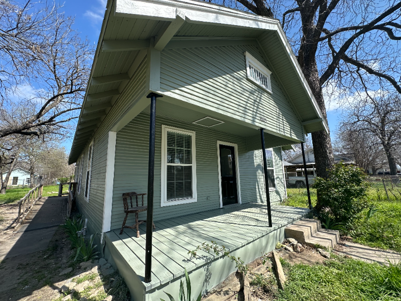 1025 E Tennie St in Gainesville, TX - Building Photo