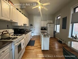 1910 N Sheffield Ave in Chicago, IL - Building Photo