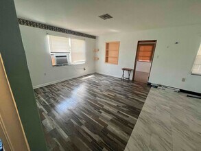 1154 Harbor Dr in North Fort Myers, FL - Building Photo - Building Photo