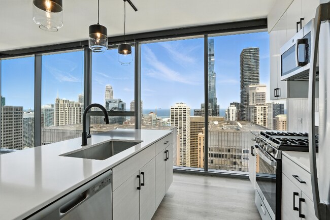 83 E Wacker Pl in Chicago, IL - Building Photo - Building Photo