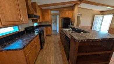 4804 Saint Andrews Chu Rd in Sanford, NC - Foto de edificio - Building Photo