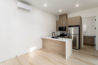 4603 Almayo Ave in San Diego, CA - Foto de edificio - Building Photo