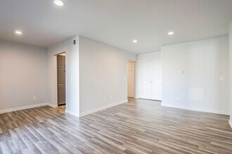 30078 W 12 Mile Rd in Farmington Hills, MI - Building Photo - Building Photo