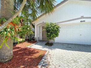1640 Carriage Brooke Dr in Wellington, FL - Building Photo - Building Photo