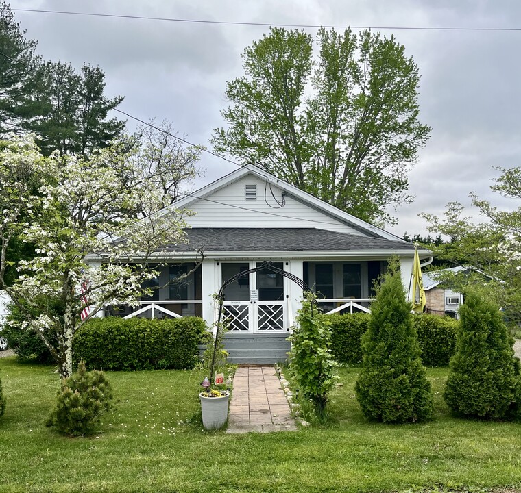 87 Poplar St in Waynesville, NC - Building Photo