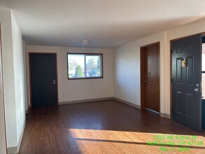2345 NE Evans St in McMinnville, OR - Foto de edificio - Building Photo