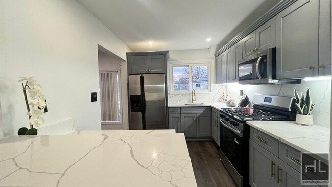 256 STREET, Unit 2 in Queens, NY - Building Photo - Building Photo