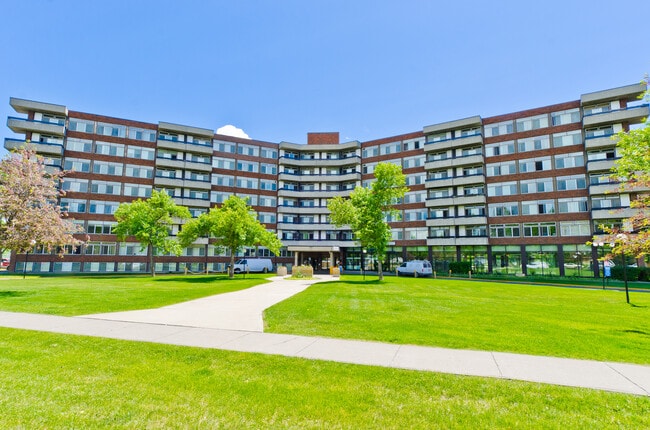 Varsity Square Apartments in Calgary, AB - Building Photo - Building Photo