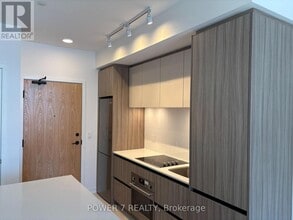 8 Beverley Glen Blvd in Vaughan, ON - Building Photo - Building Photo