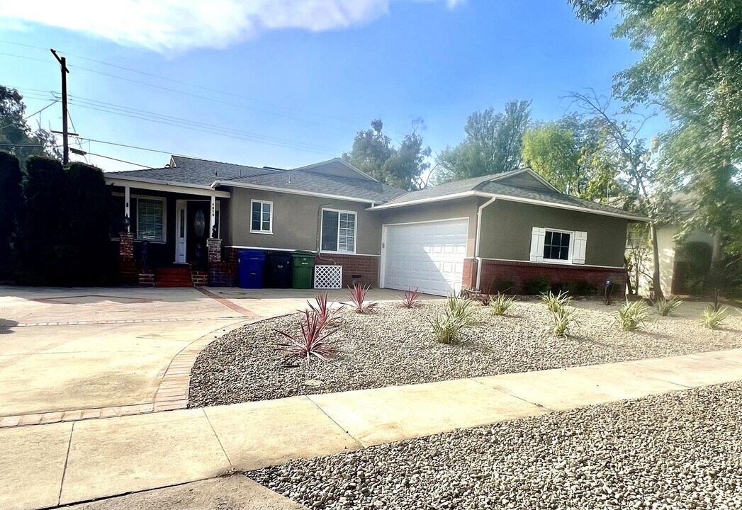 5859 Bucknell Ave in Los Angeles, CA - Building Photo