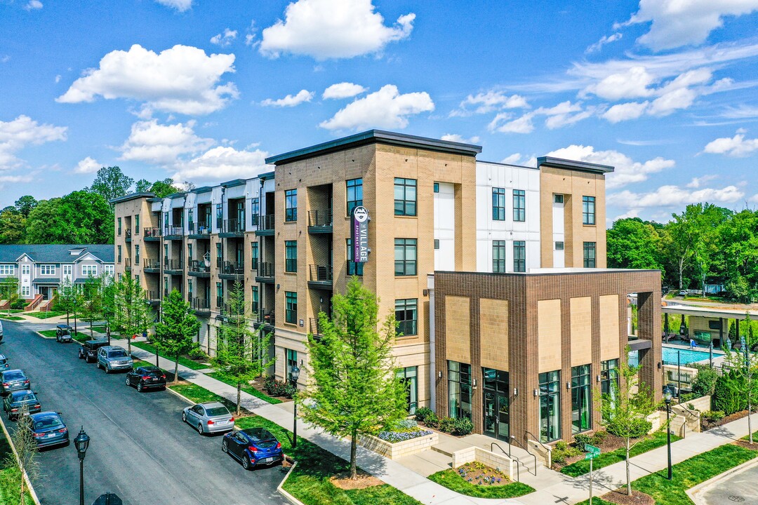 The Village at Commonwealth in Charlotte, NC - Foto de edificio