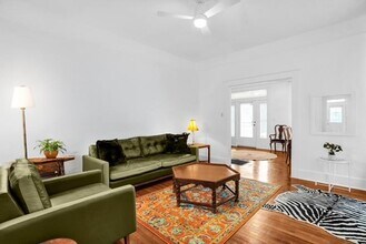 2181 Madison Ave in Memphis, TN - Foto de edificio - Building Photo
