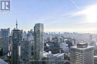 11 Wellesley St W in Toronto, ON - Building Photo - Building Photo