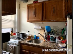 17-19-19 Washington St S, Unit 315 in Malden, MA - Foto de edificio - Building Photo