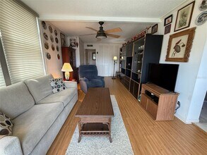 7400 Sun Island Dr S in South Pasadena, FL - Foto de edificio - Building Photo