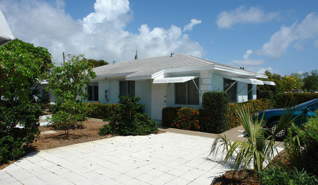 Garden Court in Lake Worth, FL - Building Photo - Building Photo