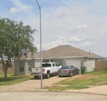 5313 Rio Ramos Ct in Rosharon, TX - Building Photo