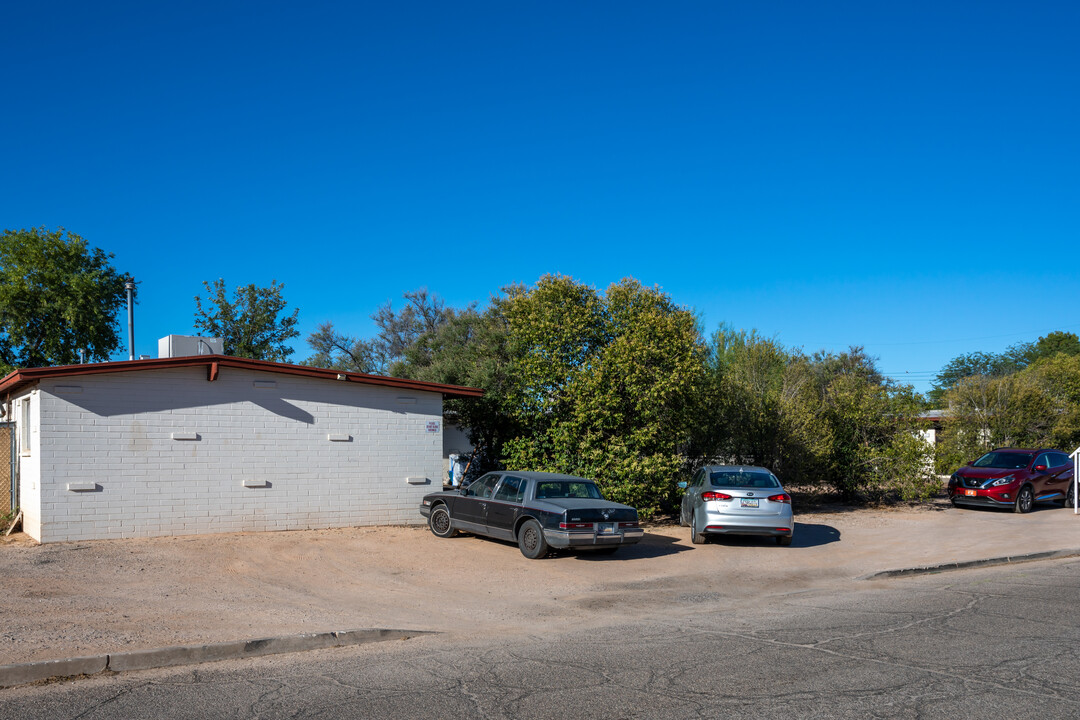 4212 E Los Robles St in Tucson, AZ - Building Photo