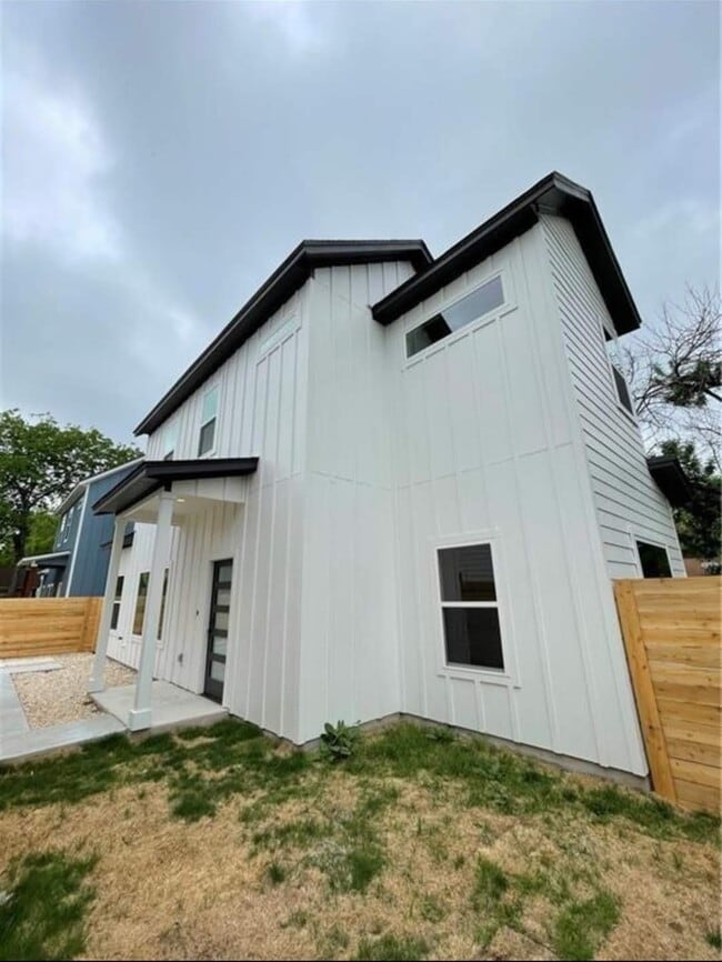 6016 Fairway St in Austin, TX - Foto de edificio - Building Photo