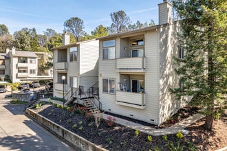 The Ridge Apartments in Auburn, CA - Foto de edificio - Building Photo