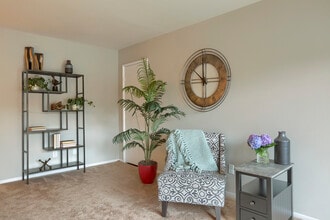 Delbrook Manor Apartments in Mechanicsburg, PA - Building Photo - Building Photo