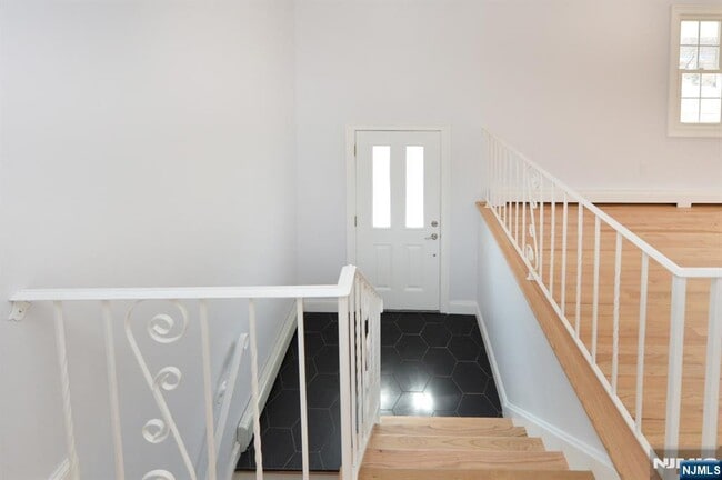 269 Columbia Terrace in Paramus, NJ - Building Photo - Building Photo