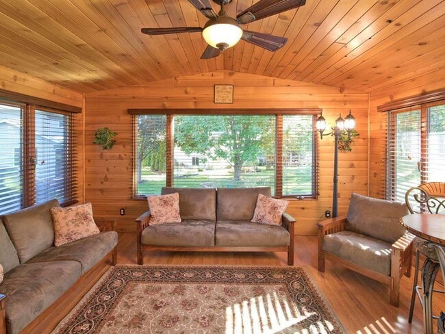 475 Oak Hill Rd in Chaska, MN - Building Photo - Building Photo