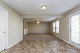 9160 Middlebury Way in Indianapolis, IN - Foto de edificio - Building Photo