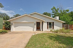 7607 Whispering Winds Dr in Austin, TX - Building Photo