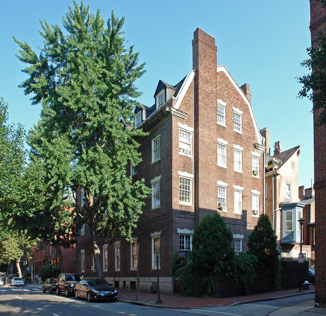 345-347 S 18th St in Philadelphia, PA - Foto de edificio - Building Photo