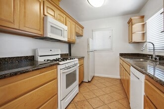 1975 S Beverly Glen Blvd in Los Angeles, CA - Building Photo - Building Photo