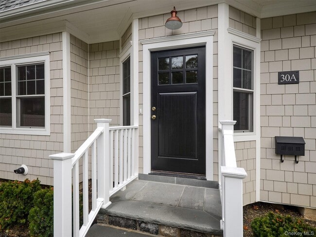 30 Dunes Ln in Port Washington, NY - Building Photo - Building Photo