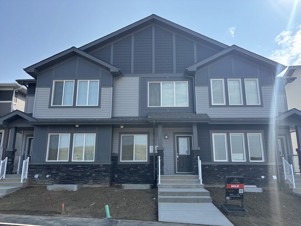 4257 Kinglet Dr in Edmonton, AB - Building Photo