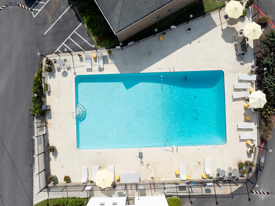Riva Apartments in Atlanta, GA - Foto de edificio