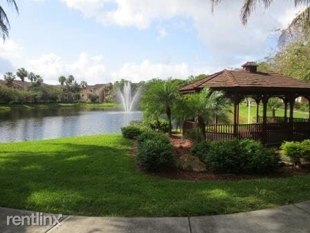 3874 Lyons Rd-Unit -Apt 201 in Coconut Creek, FL - Foto de edificio