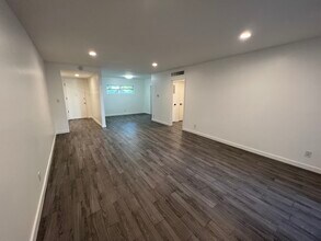 1330 N Sweetzer Ave, Unit 102 in West Hollywood, CA - Building Photo - Building Photo