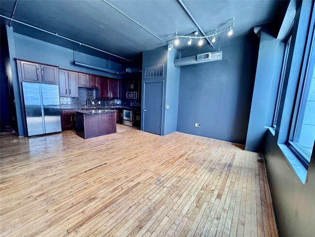 705 Main St
