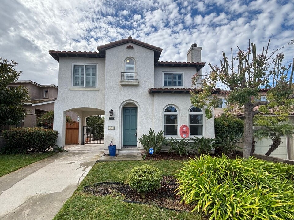 2412 MacKenzie Creek Rd in Chula Vista, CA - Building Photo